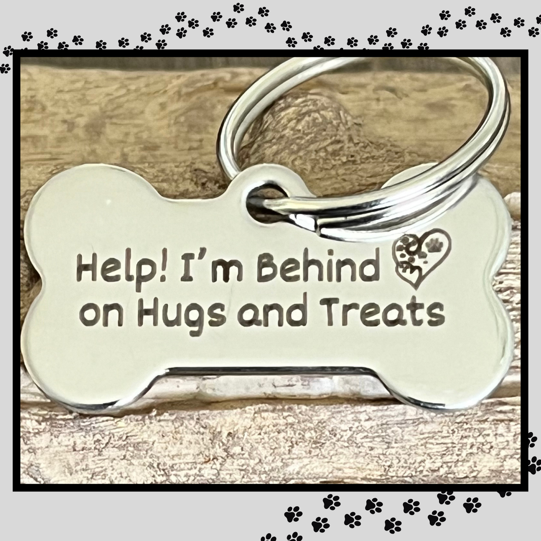 Cute pet ID tags with deep engraving for clear identification. A charming and essential accessory for your beloved pet.